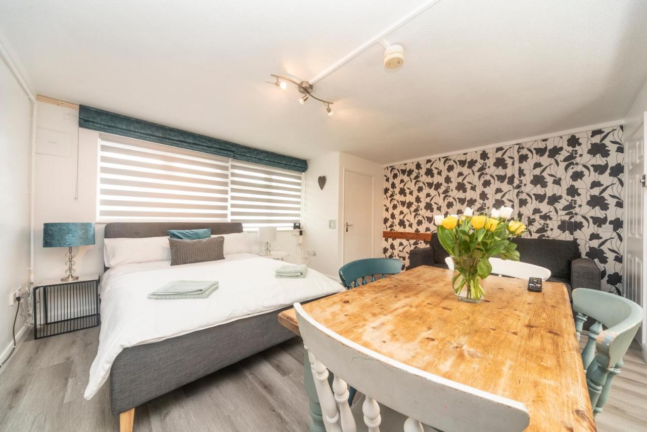 10 Boutique Studio Apartment Near Tube - Quiet Location Little Missenden Buitenkant foto