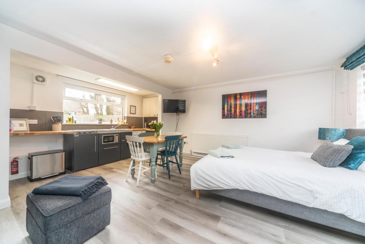 10 Boutique Studio Apartment Near Tube - Quiet Location Little Missenden Buitenkant foto